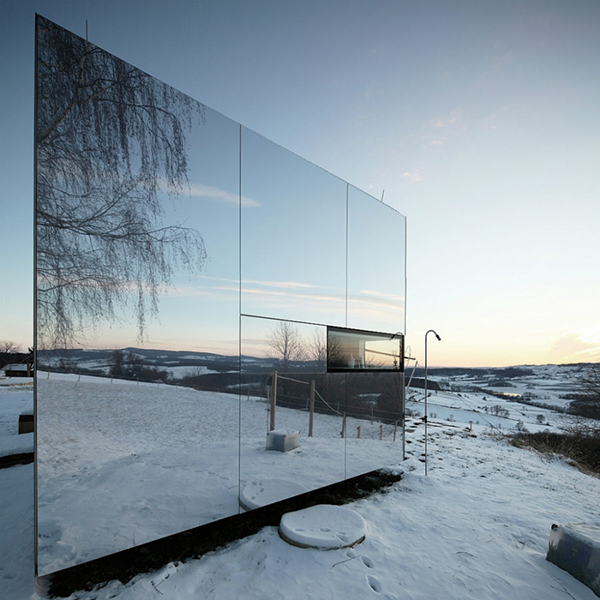 Portable-mirror-house-by-Delugan-Missl-900x900