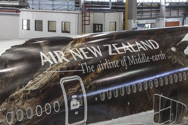 Behind-the-scene-stills-of-Air-New-Zealand’s-Hobbit-livery-graphic-installation-7-1024x682