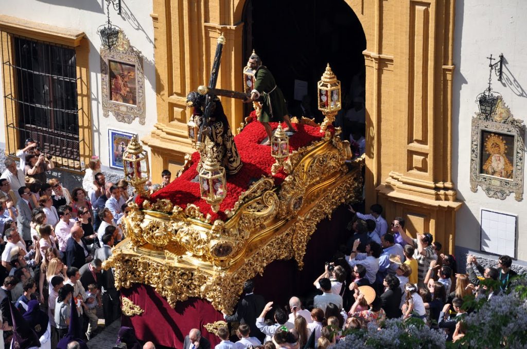 Sevilla se engalana con la celebración de su Semana Santa
