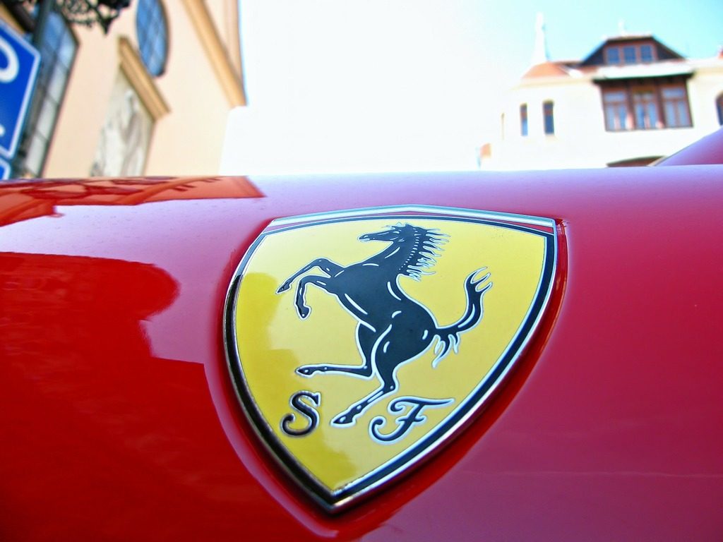 Ferrari anuncia su próximo lanzamiento de un modelo híbrido V6